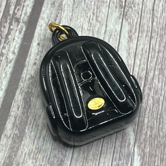 SALE❣️CHANEL Backpack Charm Stamped CC Logo Pendant Charm Camellia Black & White - Picture 2 of 12